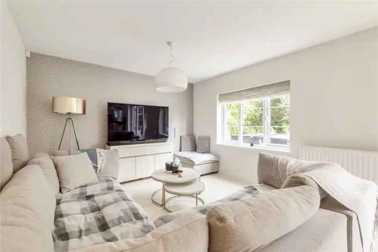 House For Sale in Leeds, England