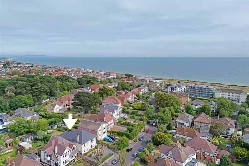 5 Bedroom Detached House Southbourne