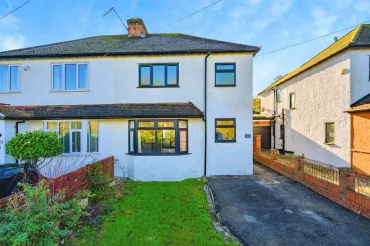 House For Sale in London Road, Dacorum, England