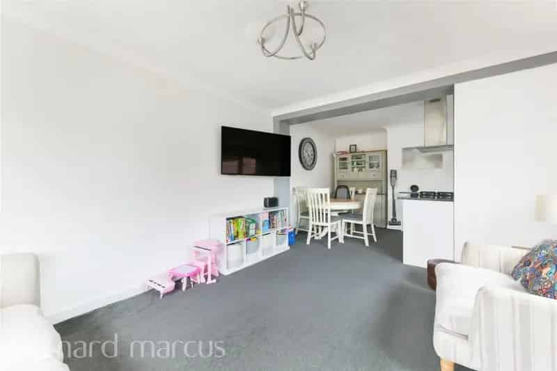Family Home in Brockham with Beautiful Garden and Garden Room