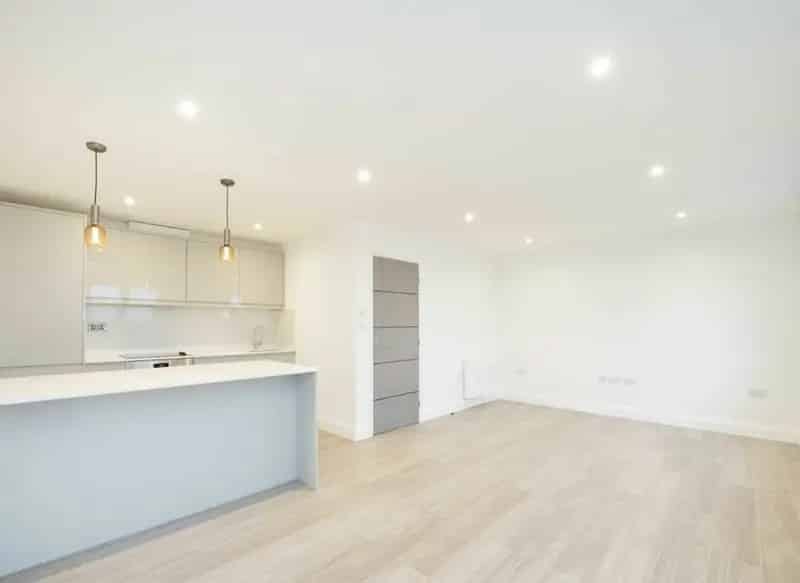Three Bedroom Townhouse Near Hendon Central