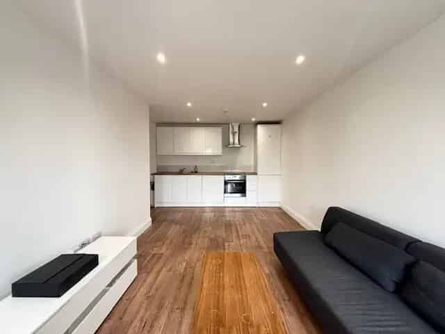 Town Centre Apartment - 1 Bedroom, Parking & Rooftop Terrace