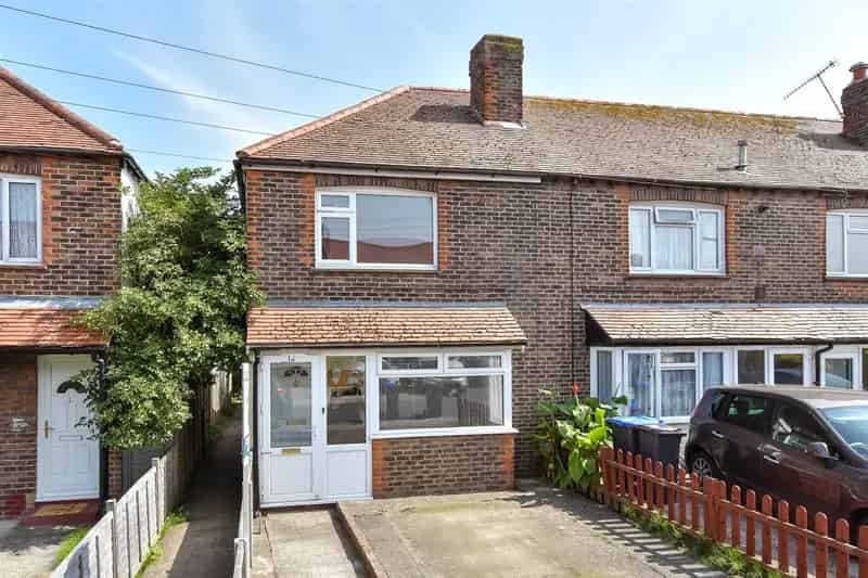 2 Bedroom End Terrace House for Sale
