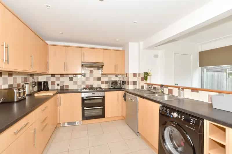 3 Bedroom Semi Detached House Sandgate