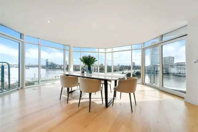 Flat to rent in Waterside Tower, The Boulevard, London SW6