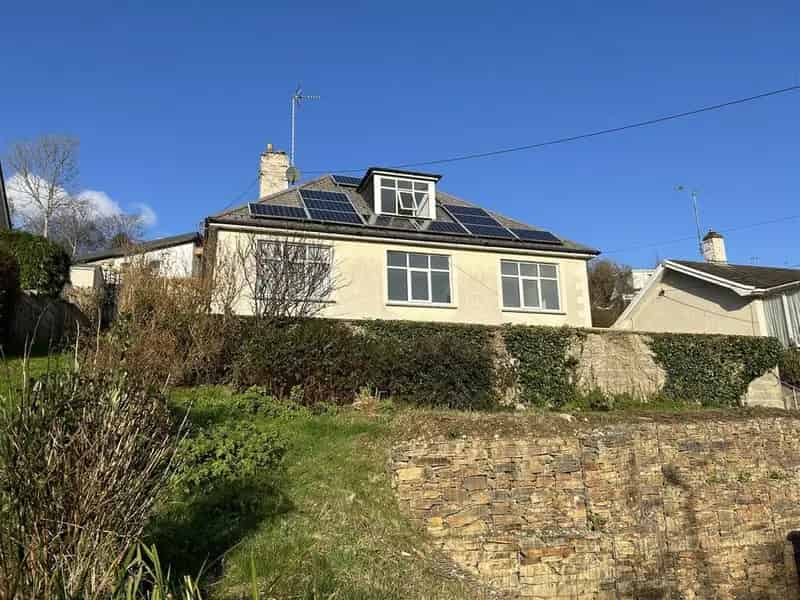4 Bedroom Detached Bungalow To Rent