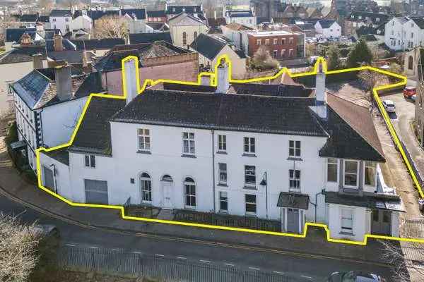 Monmouth Conservative Club: Grade II Listed Pub with Accommodation