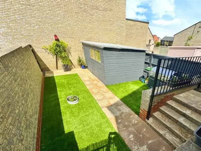 4 Bed House for Sale - Stylish Semi-Detached Townhouse