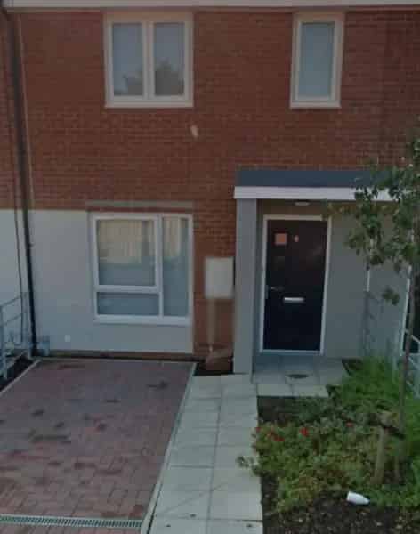 3 Bedroom House with 2 Toilets in Quiet Cul de Sac