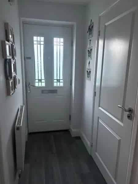 2 Bed House Near Park Shops Schools Train Station