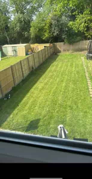 3 Bed House Large Garden Surrey New Heating System