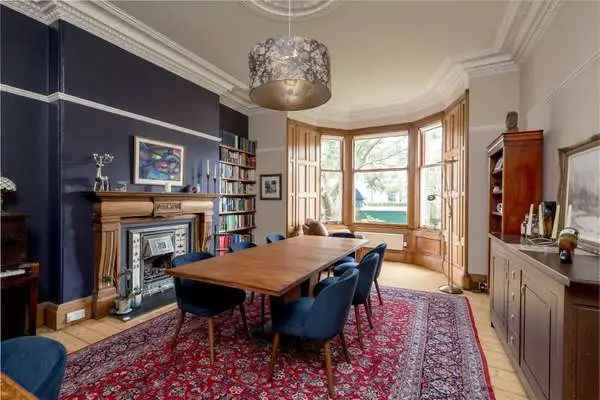 90 Craiglea Drive Family Home for Sale in Edinburgh