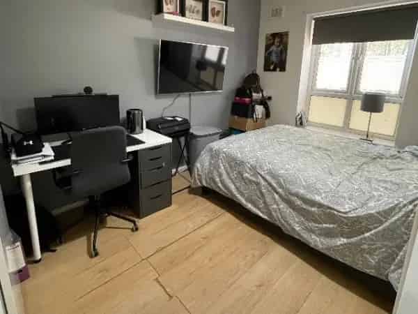 Two Bedroom House Near Clapton Station