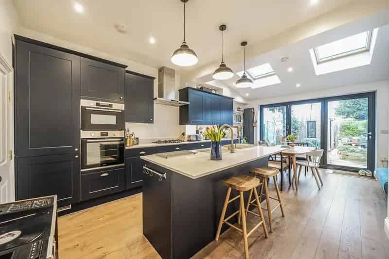 3 Bedroom Period House Near Tooting Broadway Station