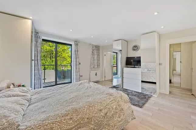 7 Bedroom Detached House for Sale in Mapesbury Conservation NW2