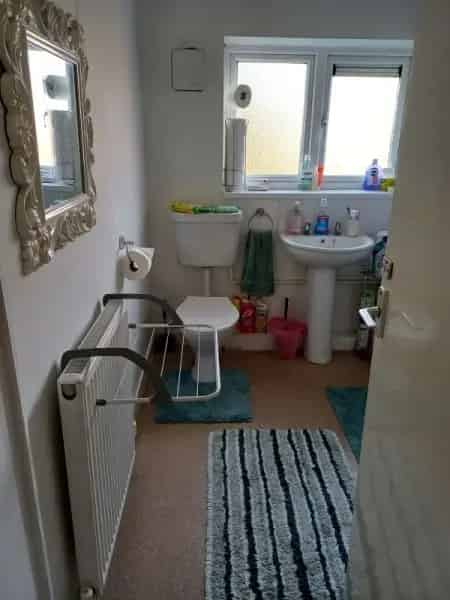 2 Double Rooms Large Garden Off Road Parking Outside Bathroom