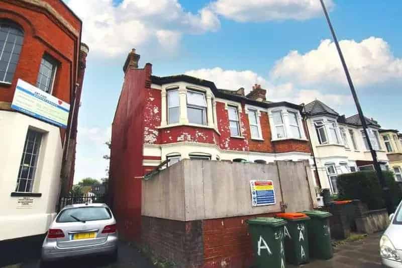 6 Bedroom Flat for Sale Plashet Grove E6 Large Garden Chain Free