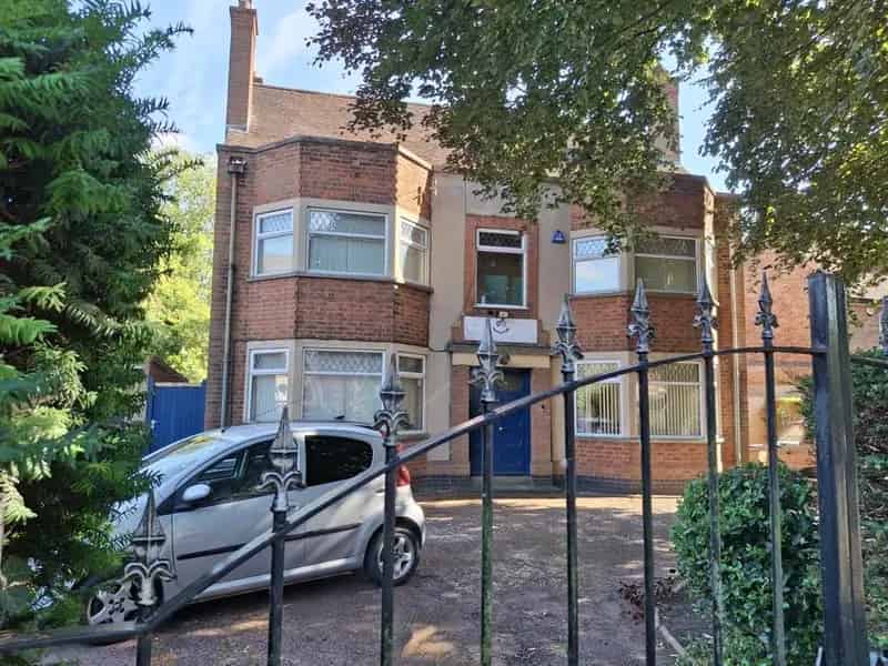 5 Bedroom Victorian House with Office Space and Garden