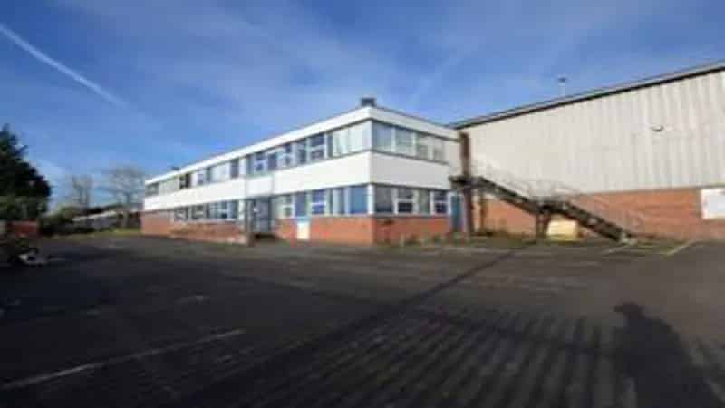 Commercial property For Rent , Wigan, England