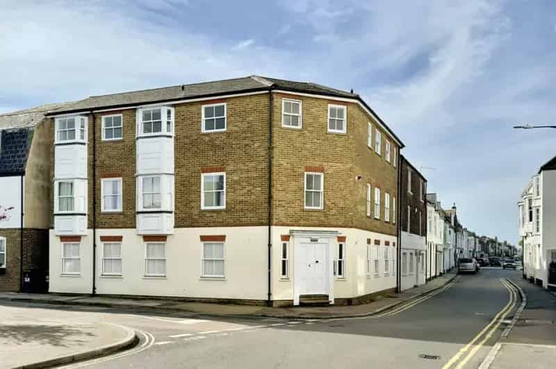 1 Bedroom Flat To Rent Available 10072025