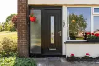 3 Bedroom End Terrace House with Gardens