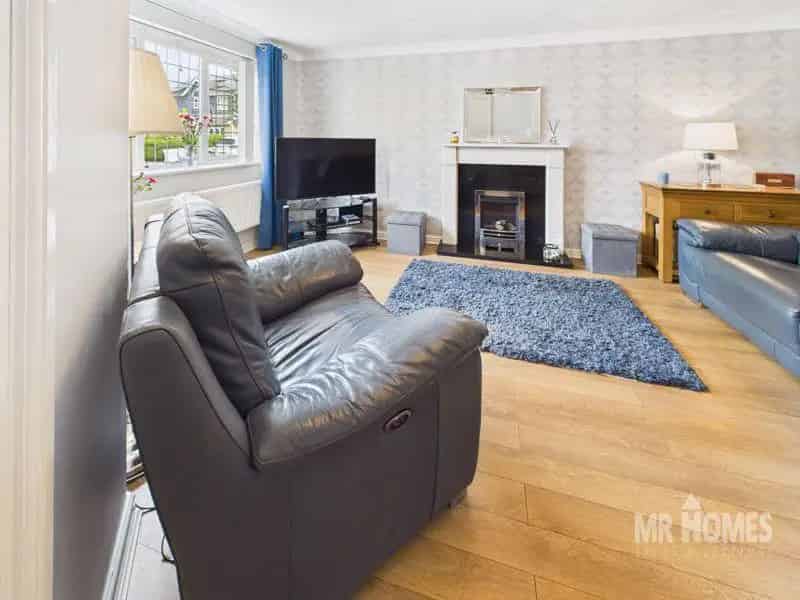4 Bed Detached House For Sale