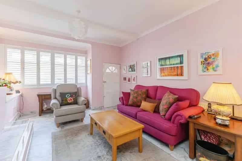 Spacious Family Home with Private Garden and Summer House