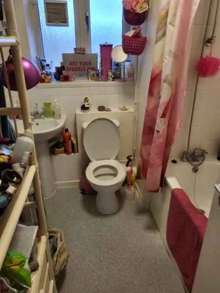 Flat For Rent in Leeds, England