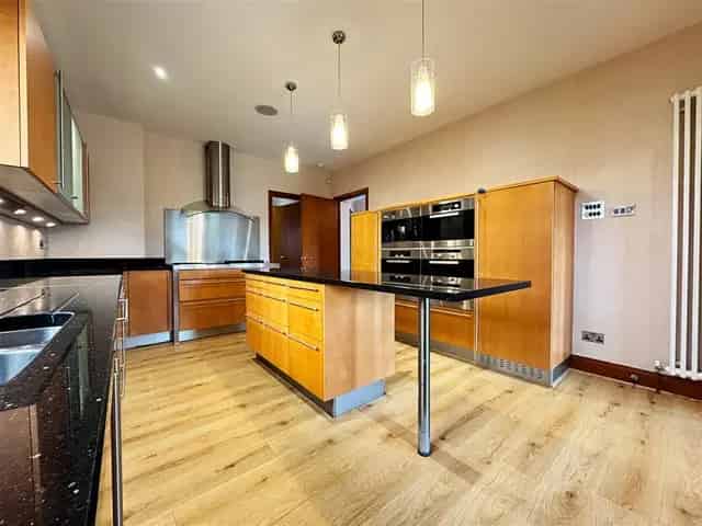 6 Bedroom Detached House for Sale with Golf Course Views