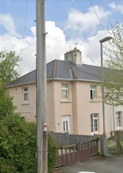 Spacious 3 Bed End Terrace House Near River