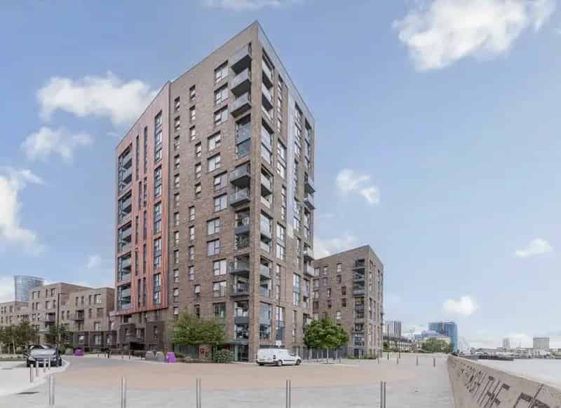 3 Bedroom Apartment with River Views near South Quay
