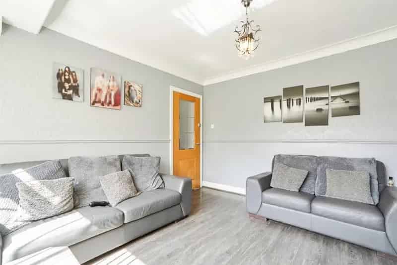 Three Bedroom House Harehills Lane