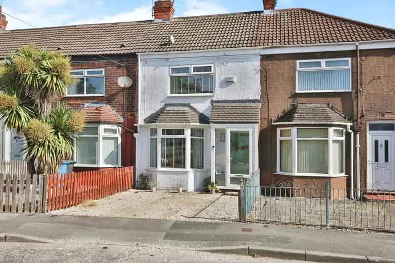 2 Bedroom Mid Terrace House For Sale