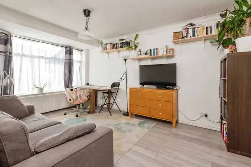 Charming 2-Bed Bungalow Near Meanwood Park - No Onward Chain
