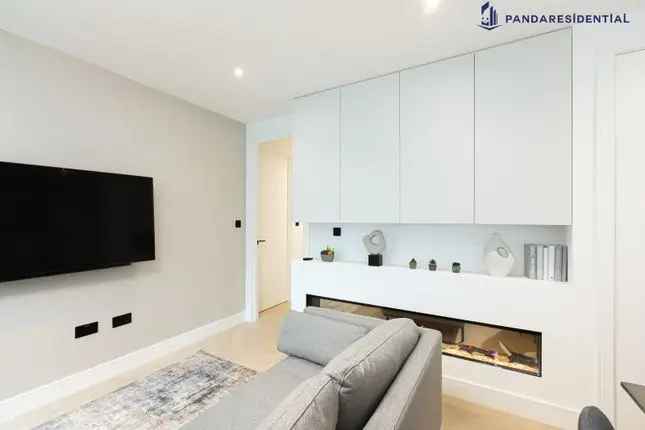 Flat for sale in Red Lion Square, London WC1R