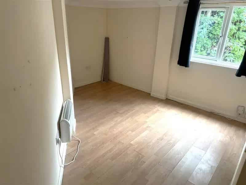 Zero Deposit Double Bedroom House with Parking