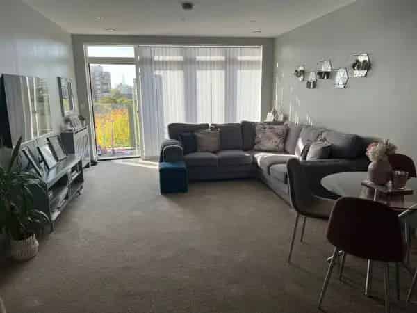 Spacious 2-Bed Flat Near Amenities
