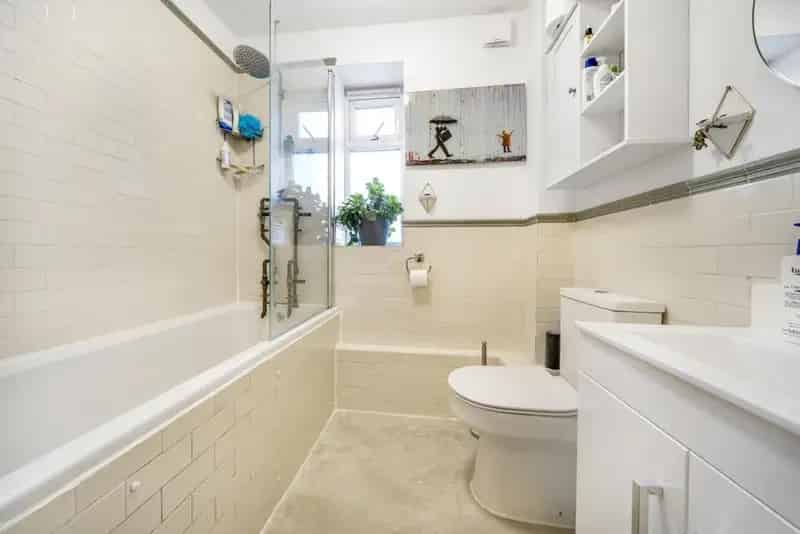 Flat For Sale , London, England