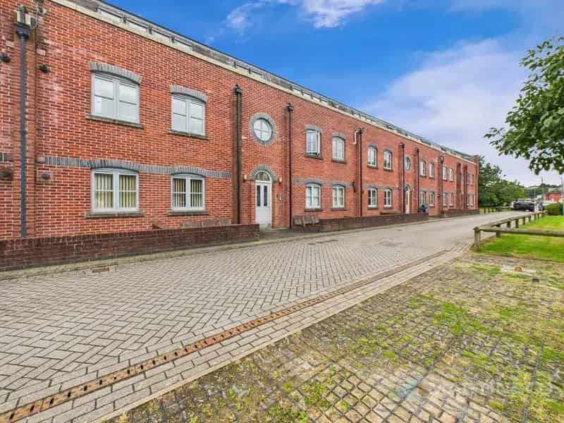 2 Bedroom Apartment for Sale Near City Centre