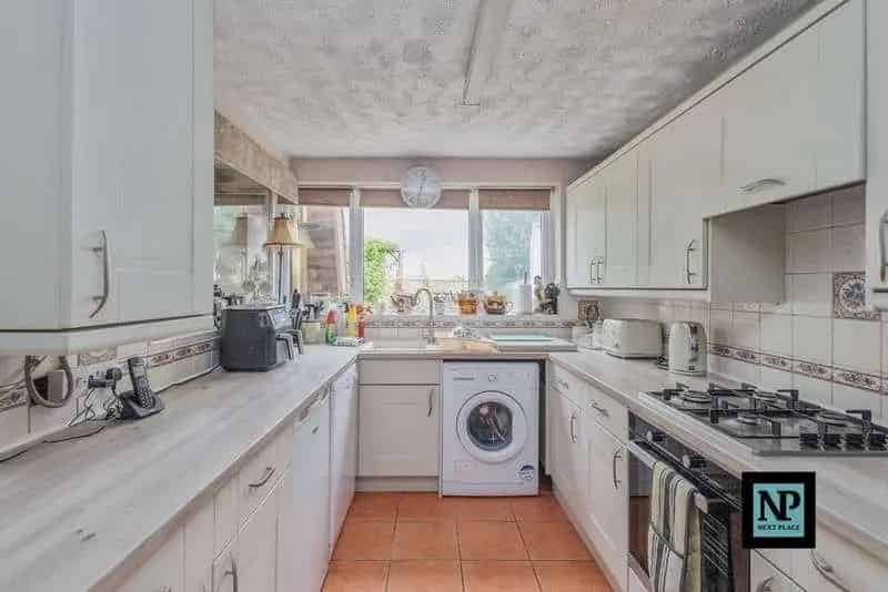 3 bed house for sale
