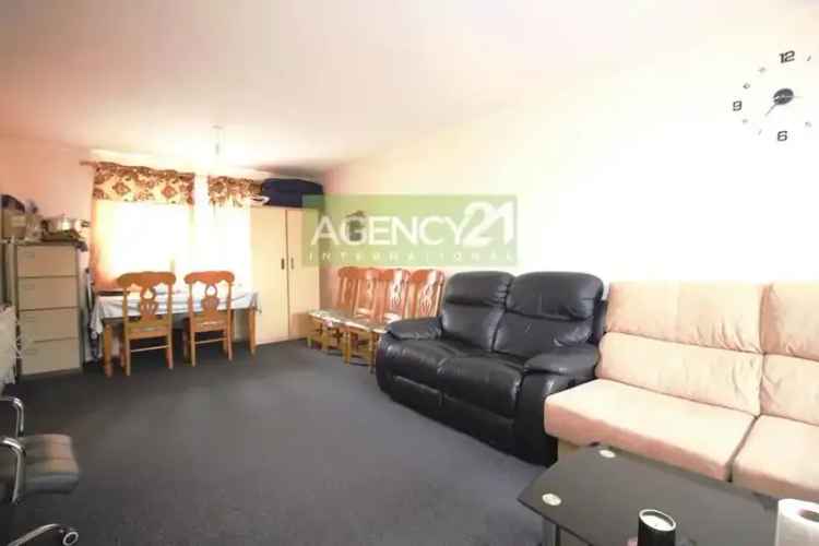 3 bedroom flat for sale