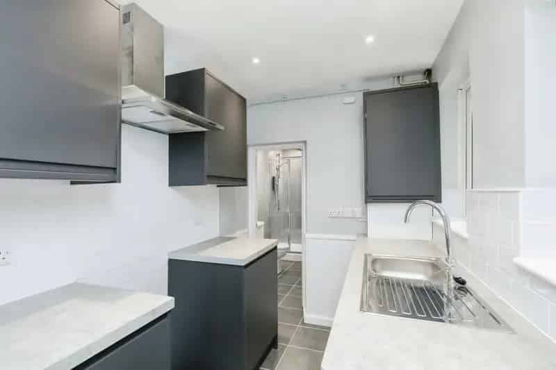 3 Bed House with Garden and Fitted Kitchen