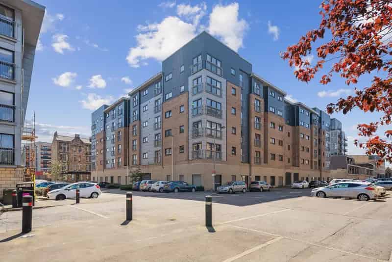 2 Bed Apartment Near Pollokshields East Rail Station Glasgow