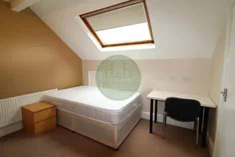 3 Bed 25m² Flat Leeds - En-suite Rooms - 52 Week Contract