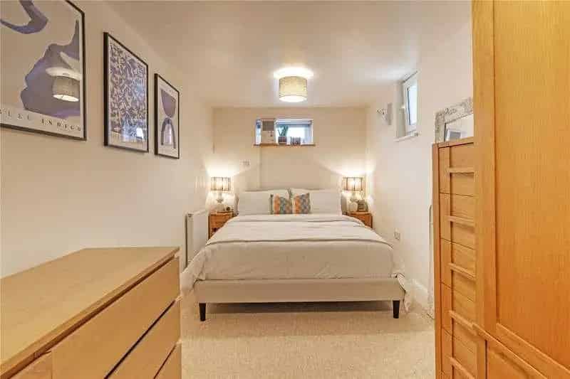 2 Bed Flat for Sale near Tunbridge Wells Station