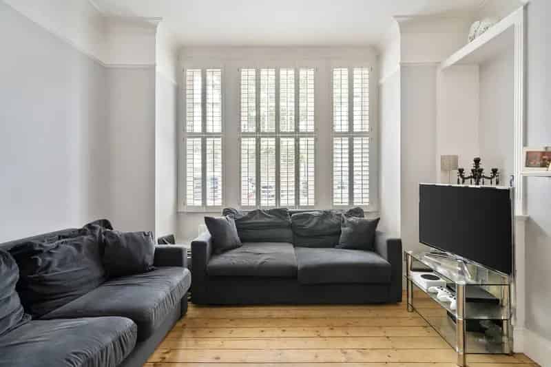 2 Bedroom Maisonette for Sale Barnes Lyric Road