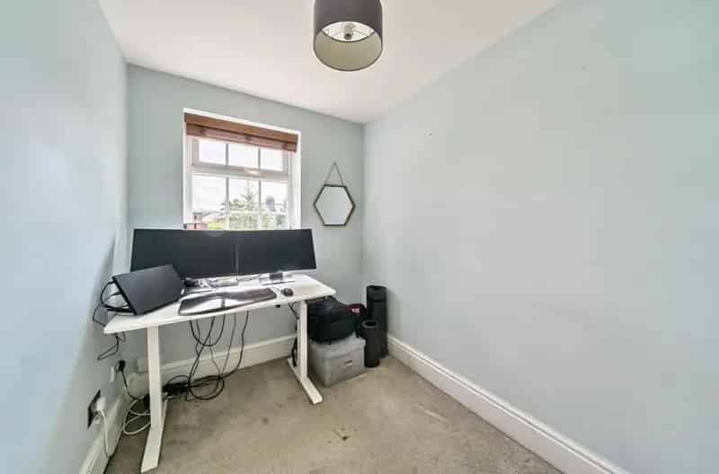3 Bed House for Sale Freehold Off Road Parking Broadoak School Catchment
