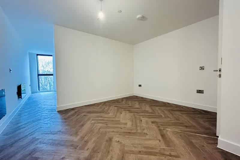Luxury Studio Apartment City Centre Zero Deposit Available