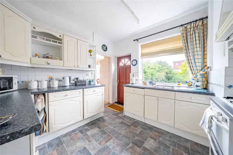 1930s Semi Detached House Near Roundhay Park