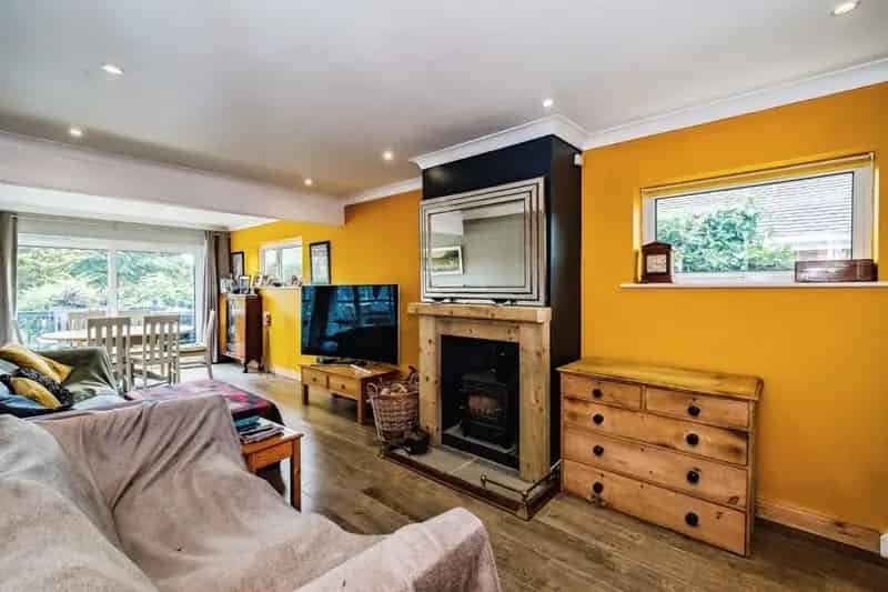 Spacious Detached Home with Stunning Views and Versatile Living